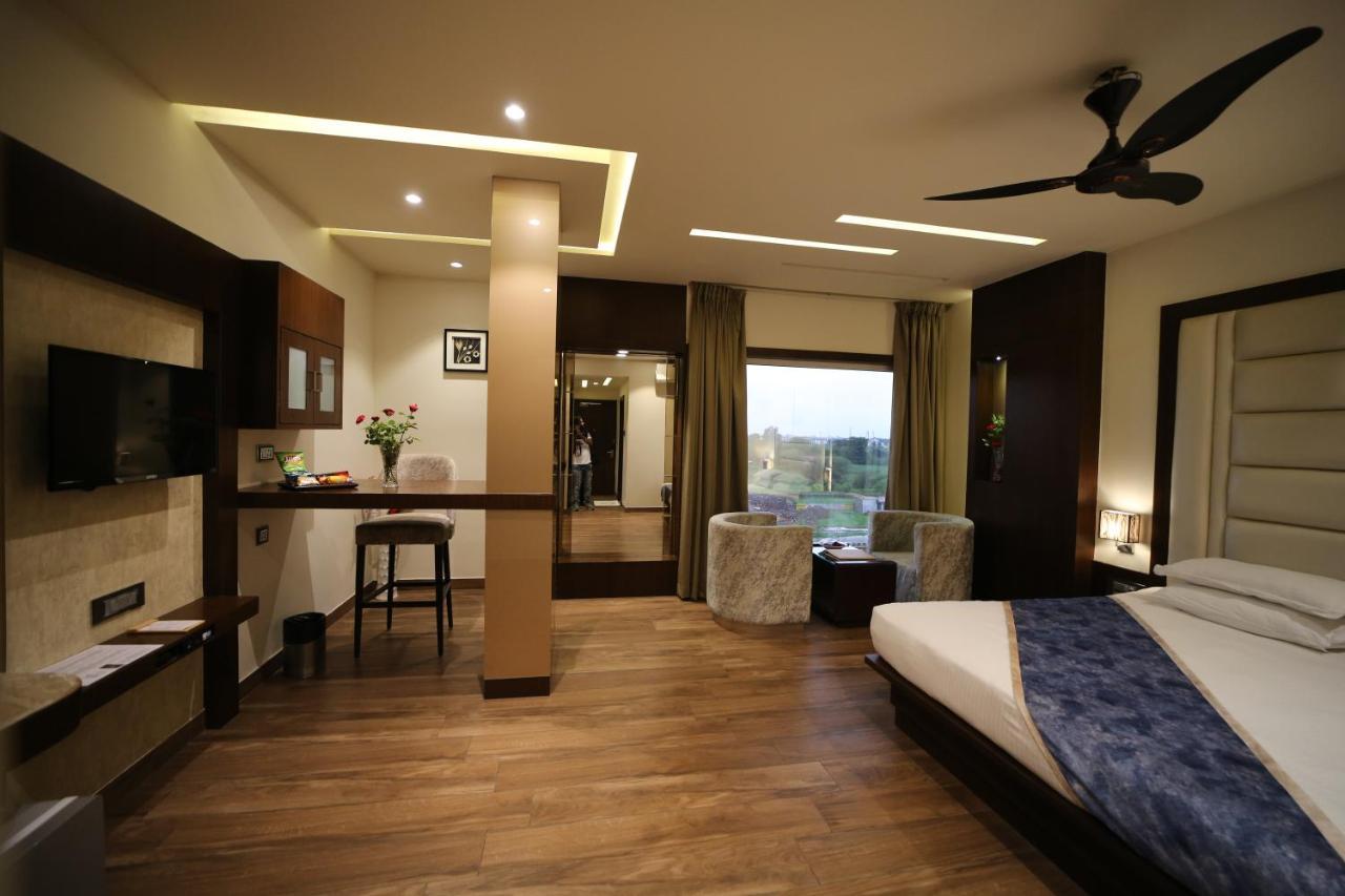 Hotel Prince Viraj Jabalpur Esterno foto