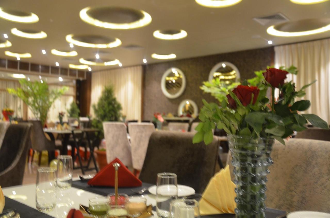 Hotel Prince Viraj Jabalpur Esterno foto