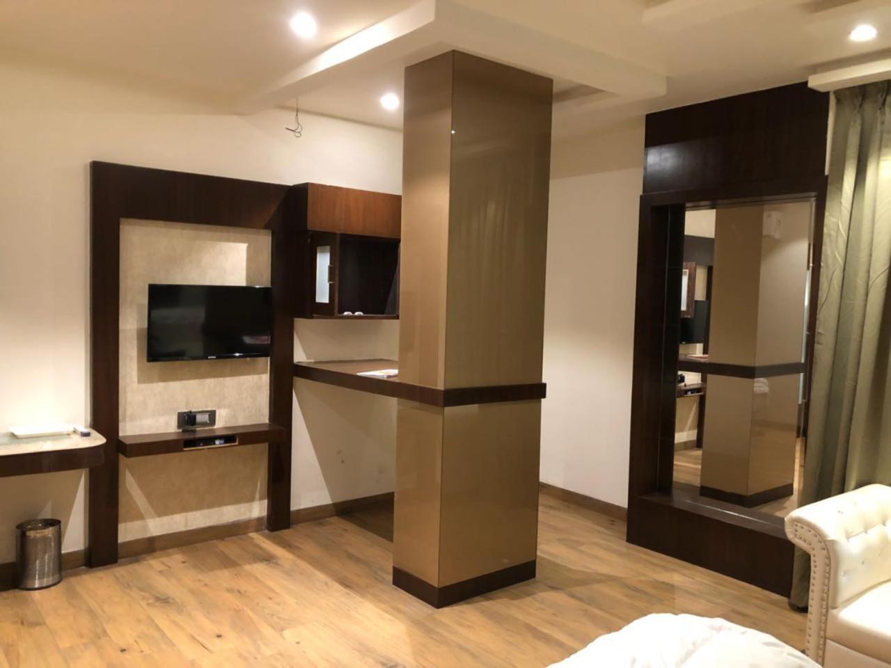 Hotel Prince Viraj Jabalpur Esterno foto